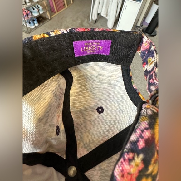 Supreme Floral Hat - Picture 4 of 5